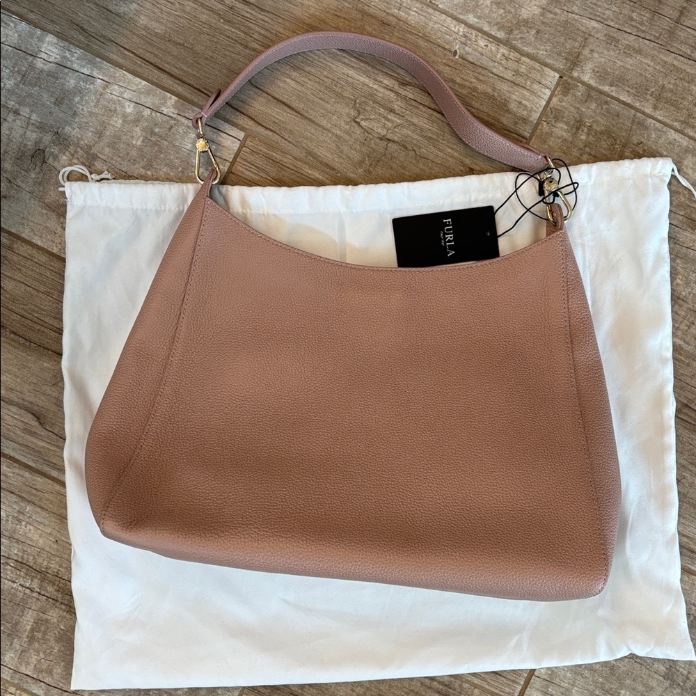 Furla Grace medium bag in a light pink. Comes with Dustbag. NWT - Picture 3 of 4